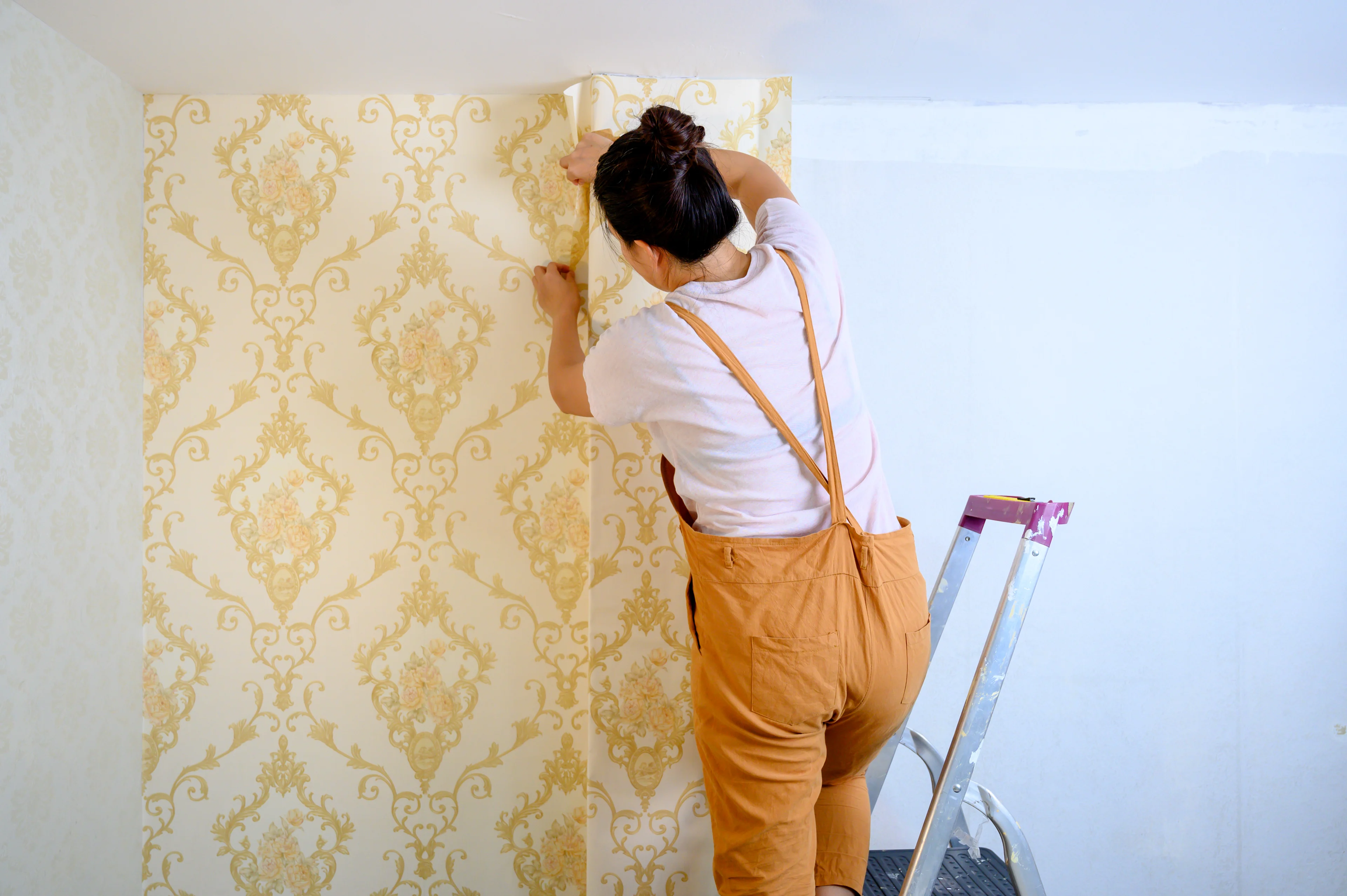 Residential wallpaper installation service in Columbus